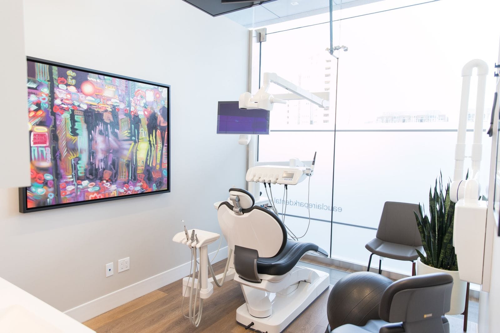 image4 Treatment room at Eau Claire Park Dental, downtown Calgary cosmetic and preventive dentistry practice